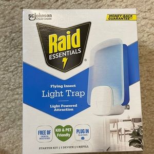 Flying insect light trap